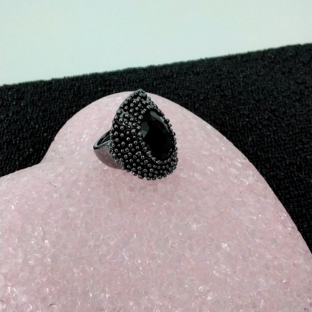 Large Onyx statement ring - Picture 3 of 9